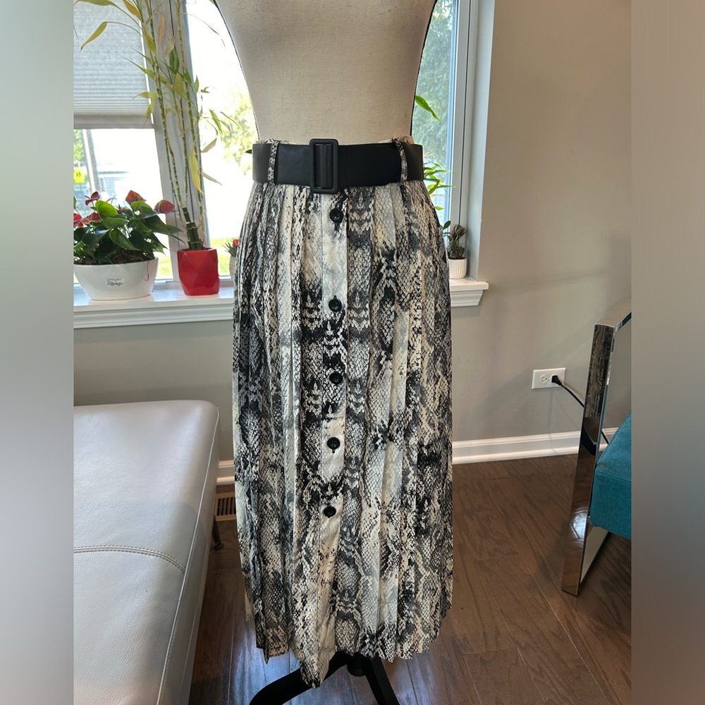 ✨Zara (NWOT) Animal Print Skirt Size S✨